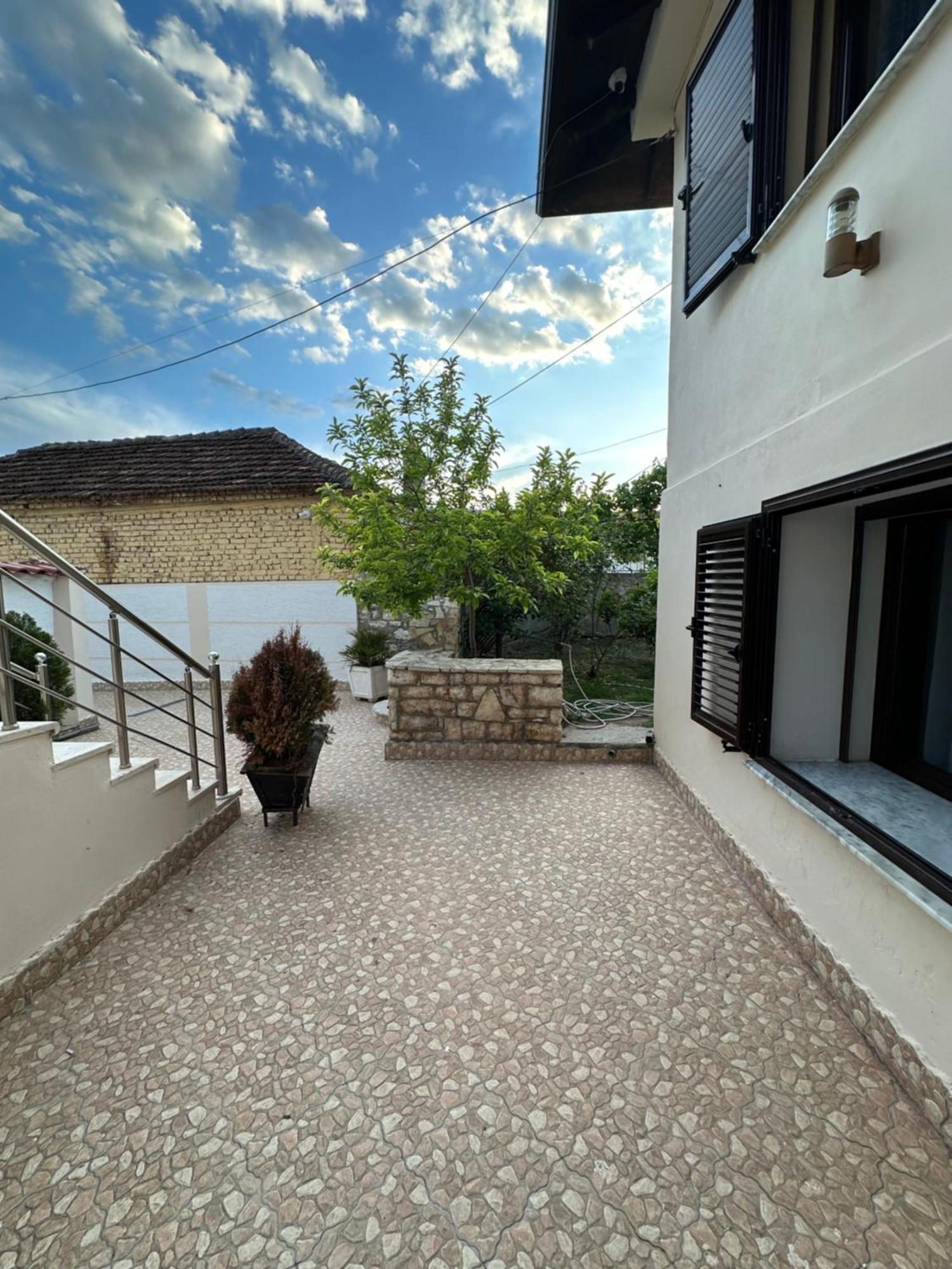 Elby Apartments Berati Exterior foto